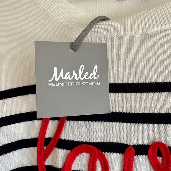 ๐ Ladies lightweight Sweater with the words LOVE ๐ NWT - Picture 8 of 10